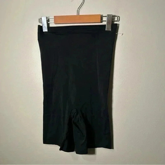 NWOT SPANX OnCore High-Waisted Mid-Thigh Short L - Picture 3 of 7